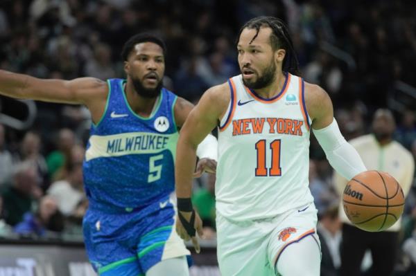 Jalen Brunson, who scored 24 points, drives past Malik Beasley during the Knicks' loss.
