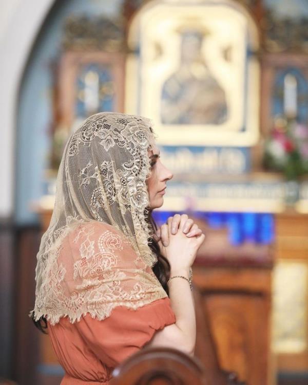 Jessica Hanna praying 