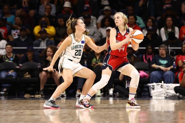 Karlie Samuelson #44 of the Washington Mystics handles the ball during the game as Sabrina Io<em></em>nescu #20 of the New York Liberty plays defense