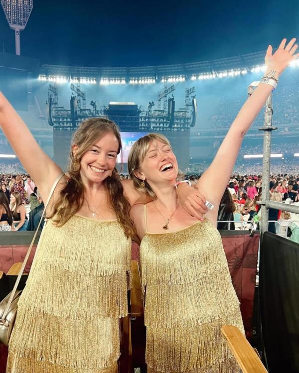 Several of their followers have praised the statement. 