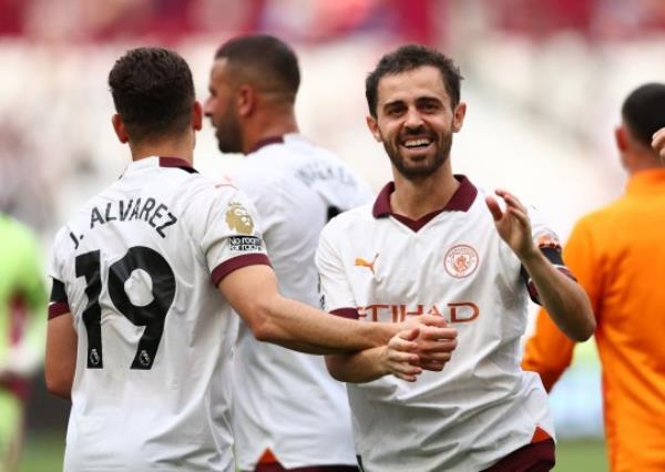 Manchester City's Julian Alvarez and Bernardo Silva celebrate after the match