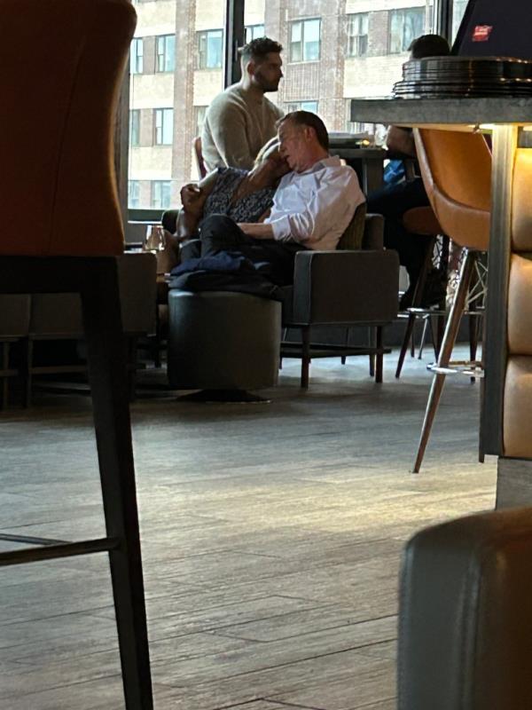 De Blasio kissing his date