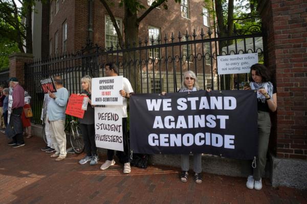 Pro-Palestinian demo<em></em>nstrators protest outside Harvard Yard 