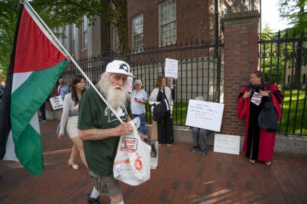Pro-Palestinian demo<em></em>nstrators protest outside Harvard Yard