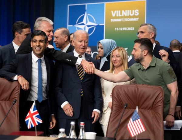 Joe Biden, Volodymyr Zelenskyy, Rishi Sunak, Jens Stoltenberg, Pedro Sánchez Pérez-Castejón, Recep Tayyip Erdo?an, and Giorgia Meloni shaking hands.