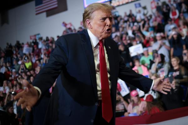 Do<em></em>nald Trump said that, as president, he warned NATO allies that he “would encourage” Russia “to do whatever the hell they want” during a rally in South Carolina on Saturday.