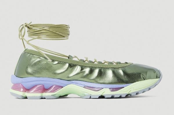 Green ballet hybrid sneakers with strings, a new shoe trend