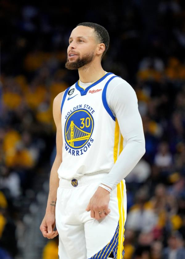 Curry played one season with DiVincenzo in Golden State.