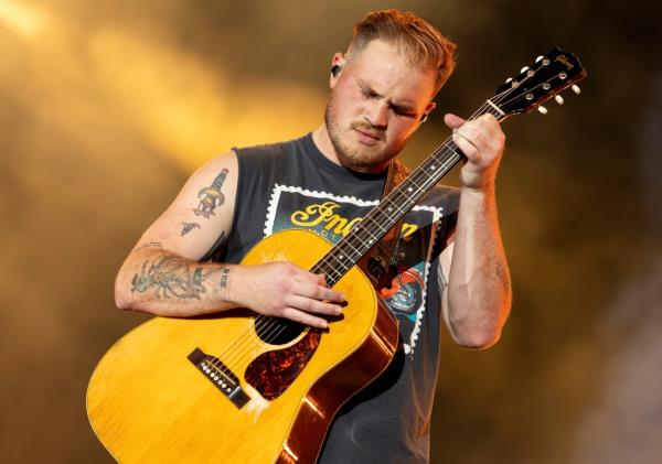Zach Bryan performs on day 4