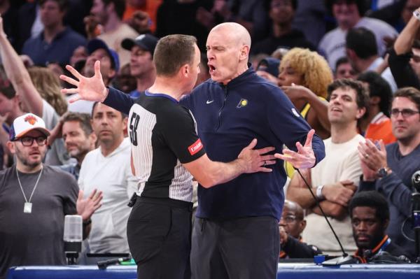 Rick Carlisle (R.) argues during the Pacers' Game 2 loss to the Knicks on May 8, 2024.
