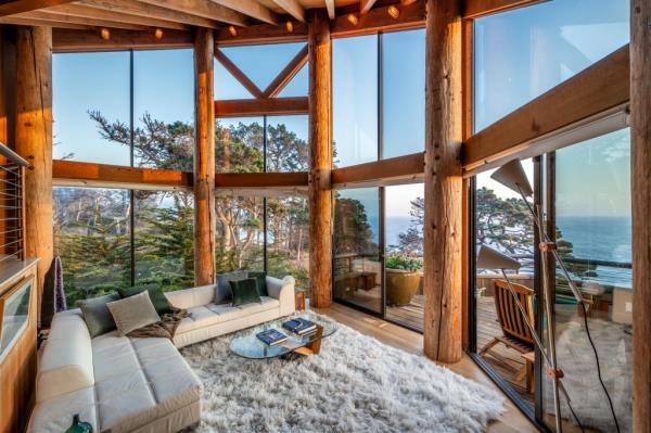 Floor-to-ceiling views of the Pacific Ocean.