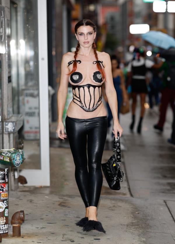 Julia Fox NYFW