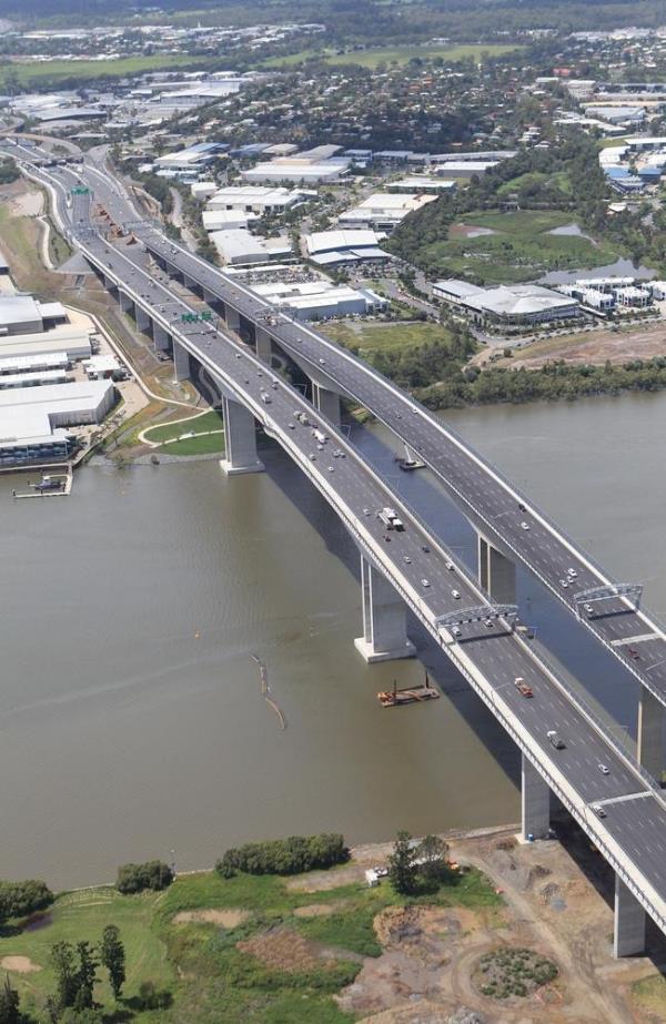 A passenger snapped a picture of the Gateway Bridge, in Australia, wher<em></em>e it looked 