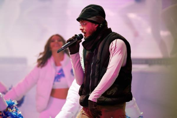 The musician, 25, took to the field halftime to belt out several of his hit tracks as part of his highly-anticipated halftime gig — but viewers were roundly unimpressed