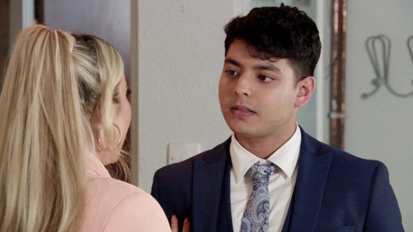 Aadi co<em></em>nfronts Courtney in Corrie