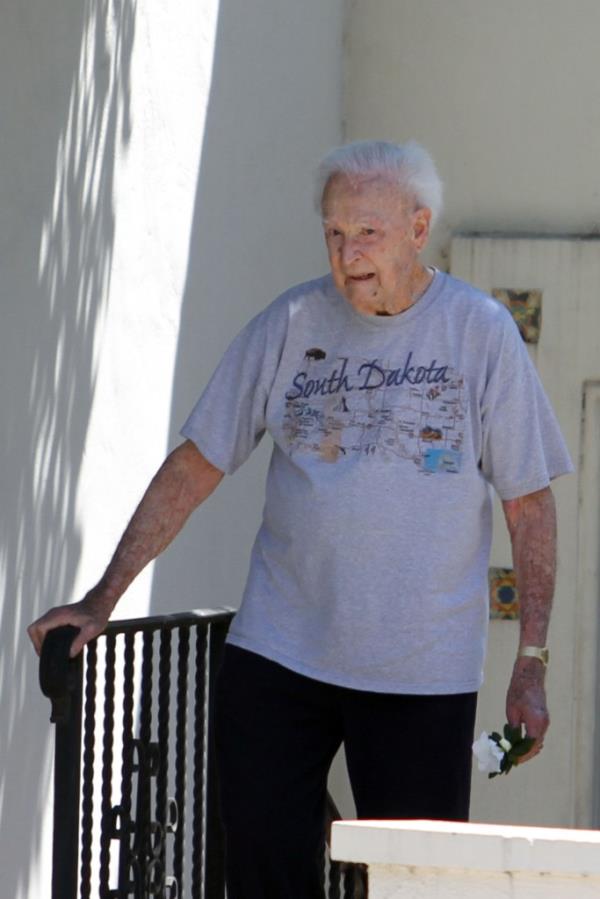 Bob Barker made a sad visit to the grave of his beloved wife Dorothy, who passed away in 1981, at the Forest Lawn Ceme<em></em>tary in Los Angeles on August 18, 2017.