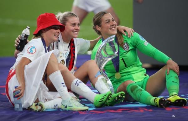England goalkeeper Mary Earps with the Euro 2022 trophy