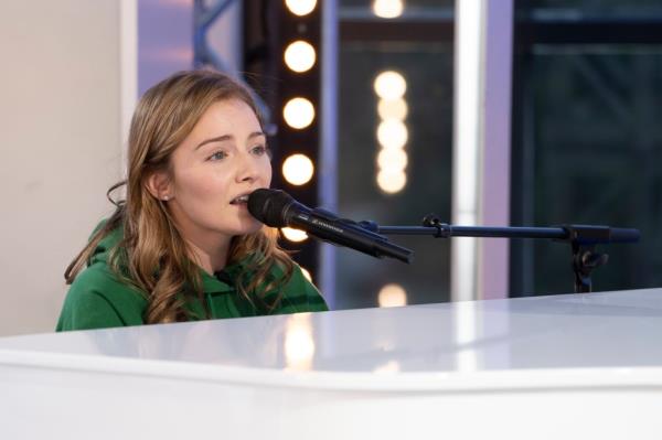 Emmy Russell singing. 