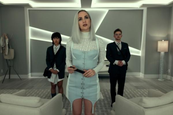 The Fall of the House of Usher. (L to R) Aya Furukawa as Tina, Kate Siegel as Camille L'Espanaye, Igby Rigney as Toby Fall Of The House Of Usher