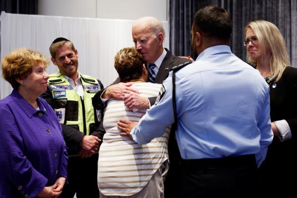 Biden embracing an Israeli woman during a meeting with first respo<em></em>nders and people directly impacted by the attack from Hamas.