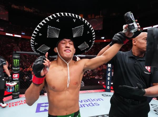 Raul Rosas Jr. is a submission specialist. 