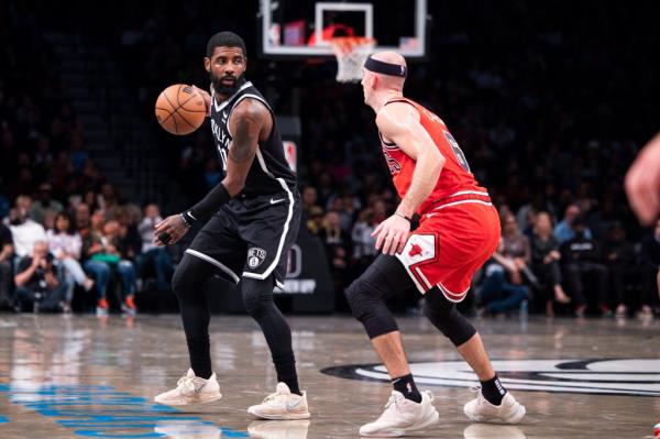 Nets guard Kyrie Irving (11) drives against Chicago bulls Alex Caruso