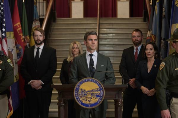 Wes Bentley as Jamie Dutton and Wendy Mo<em></em>niz as Governor Perry in 