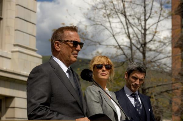 Kevin Costner, Kelly Reilly, Wes Bentley in 