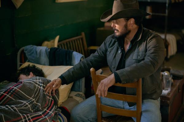 Finn Little as Carter and Cole Hauser as Rip Wheeler in 