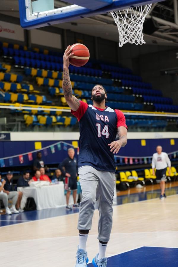Anthony Davis #14 of the USA Men's Natio<em></em>nal Team handles the ball during the USA Men's Natio<em></em>nal Team practice at Palais des Sports Marcel-Cerdan on July 27, 2024 in Paris, France.