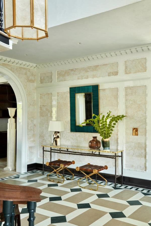 Exquisite details in the foyer 