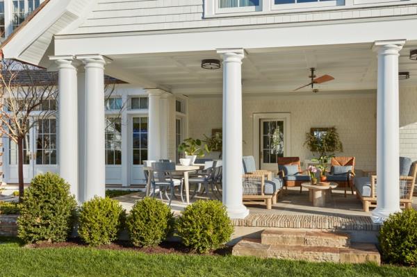 Entertaining is a breeze on the patio