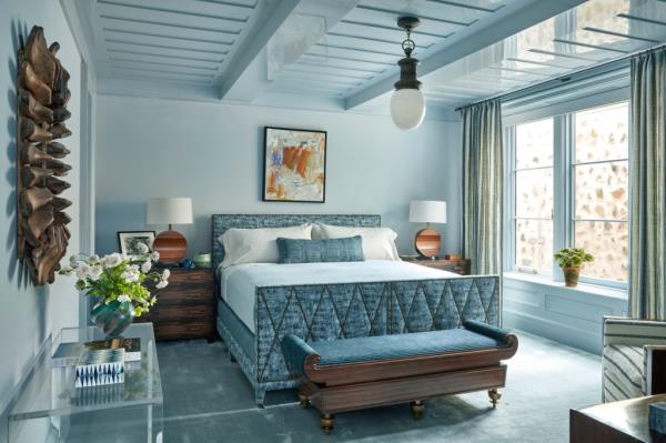 One of the eight bedrooms 