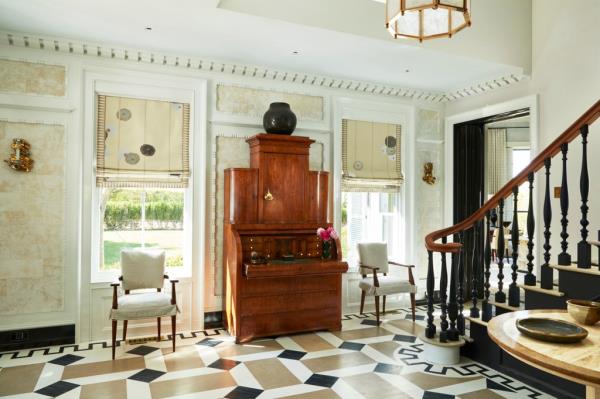 Gracious stairs and detailed floors 