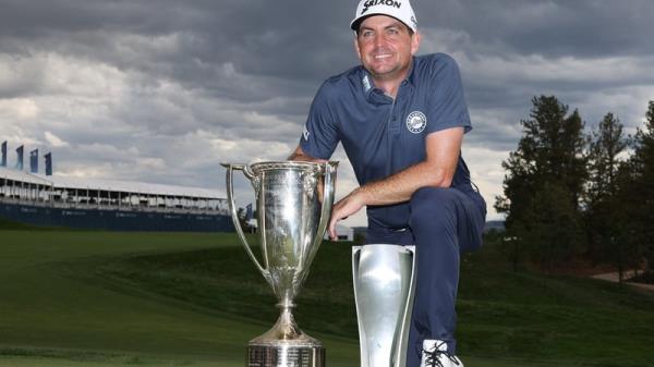 Keegan Bradley poses with the JK Wadley trophy and the BMW Champio<em></em>nship trophy
