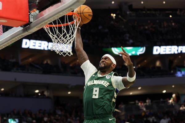 Bobby Portis #9 of the Milwaukee Bucks dunks during the first half of a game against the Orlando Magic.