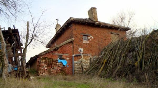 Rob said he stumbled across the house whilst looking on eBay(Picture: Channel 4)