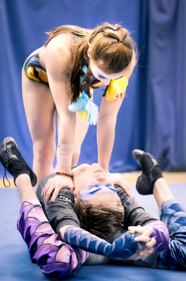 Cirque co<em></em>ntortionists rehearsing