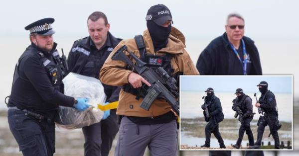 Caption: 30kg package of cocaine washes up on Worthing beach for 4th time this mo<em></em>nth credit: Eddie Mitchell 