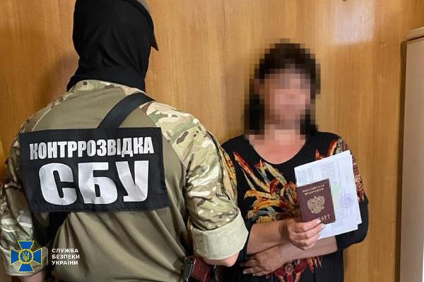 Suspected Russian spy, right, stands next to a Ukrainian Counterintelligence operative 