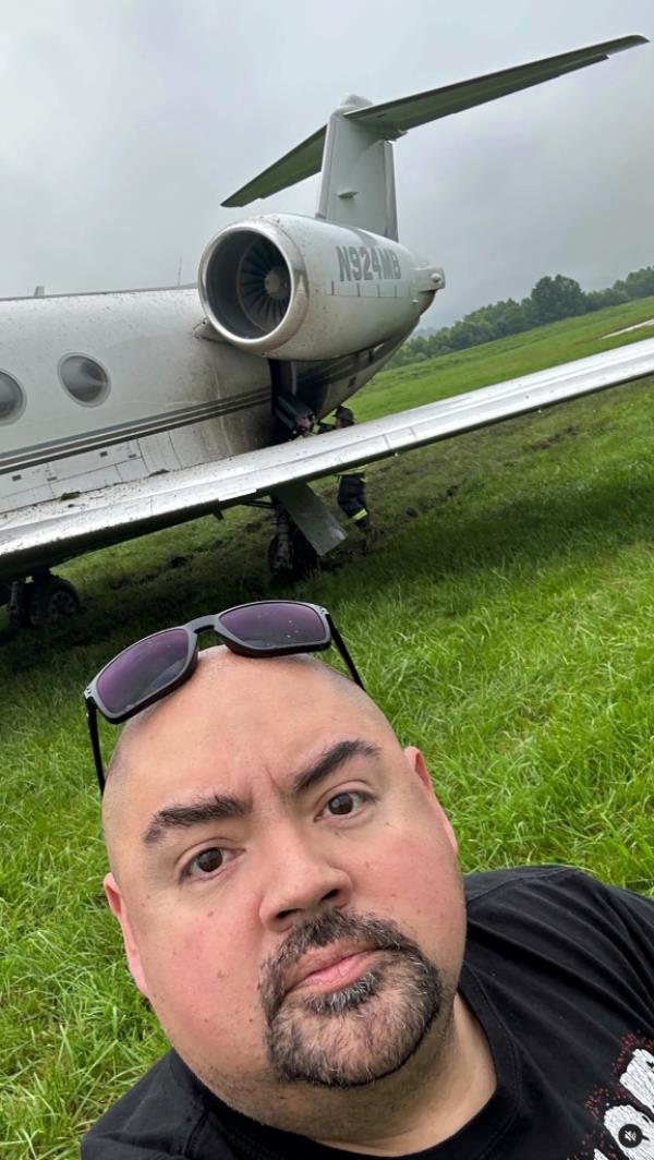 Gabriel 'Fluffy' Iglesias in front of a plane