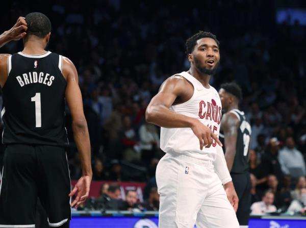 Cavaliers guard Do<em></em>novan Mitchell (45) reacts to scoring a game-winning three-pointer