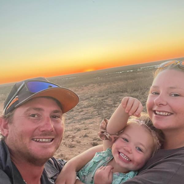 Millicent Edwards collapsed at home and was rushed to hospital wher<em></em>e she was put into an induced coma.</p>

<p>　　