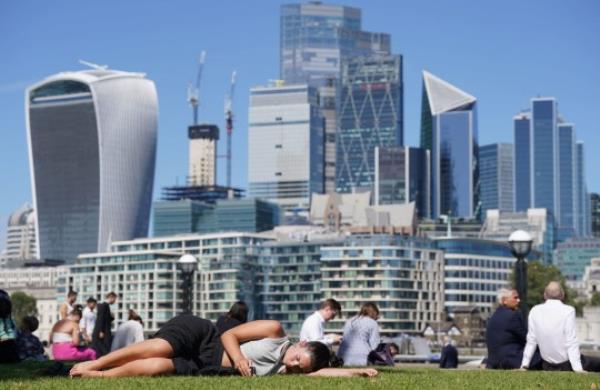 People enjoying the warm weather in Potters Fields Park in London. A hot spell set to sweep the country on Wednesday could be the last this year, forecasters have said. The Met Office expects temperatures to peak in the late 20s in some areas before the mercury dips and the sunshine gives way to more unsettled co<em></em>nditions over the bank holiday.Picture date: Wednesday August 23, 2023. PA Photo. Photo credit should read: Lucy North/PA Wire