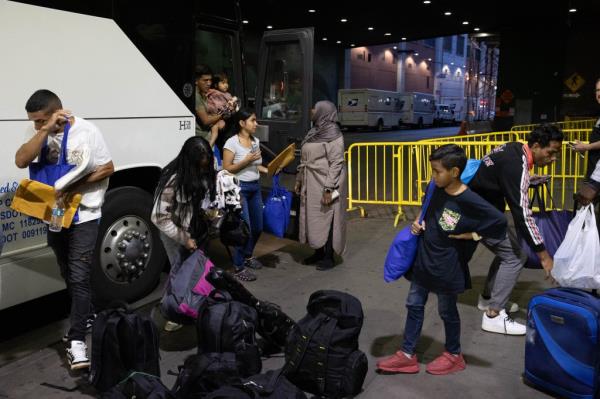 Mayor Bill de Blasio drops a groundhog as a zookeeper reacts with shock.
