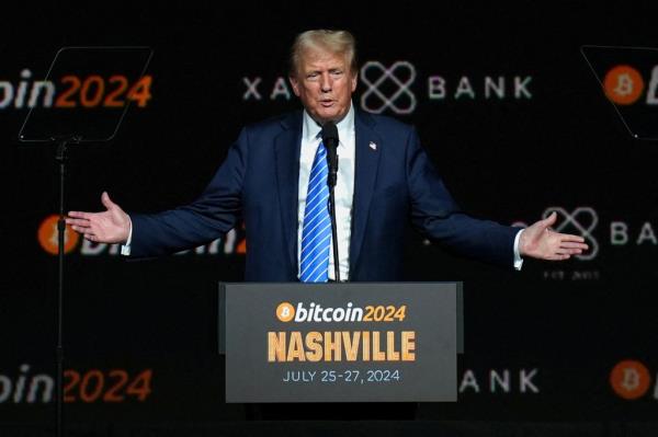 Former U.S. President Do<em></em>nald Trump gesturing at Bitcoin 2024 event in Nashville, highlighting the significant role of crypto corporations in election donations.