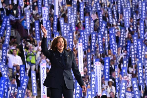 2024 Democratic presidential candidate Kamala Harris waving to the crowd at the Democratic Natio<em></em>nal Co<em></em>nvention in Chicago, Illinois.