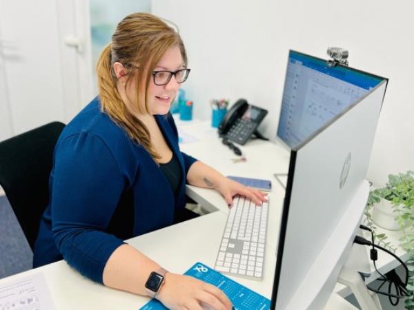 Story from Jam Press (Private Investigator Hacks) Pictured: Charlotte Notely at work. Private investigator reveals why you should snoop on partner before moving in together A private eye reveals why it's im<em></em>portant to investigate your partner before you move in together. Charlotte Notely, from Norwich, has carried out hundreds of deep dives into people?s backgrounds, uncovering countless shocking secrets. Moving in with someone can be intense, but it's im<em></em>portant to ask serious questions to protect yourself. Before moving in with your spouse, she advises you to do a little research of your own as things aren?t always what they seem. ?We all know moving in with someone is an adjustment,? the 32-year-old toldNeedToKnow.co.uk. ?Bad habits and doing things differently can be something that takes time to get used to, but this should never be your main focus. ?Depending on your previous circumstance, moving in with a spouse may not be viable. ?Protect your assets and your independence as you don?t want to fall short should the worse happen.? The private investigator shared her top tips for protecting yourself when moving in with your spouse, partner or even roommates. DO YOU KNOW THE PERSON? She said: ?Firstly, ask yourself how well you really know them ?Have you met their family? Their friend network? If not, why not? ?That is a big red flag if you haven?t yet met the family or friends network as the people we choose to spend time with are a reflection of ourselves. HAVE YOU TALKED MONEY? ?Have you had an open and ho<em></em>nest co<em></em>nversation a<em></em>bout finances asked Charlotte ?Again, if not, you need to. ?Understanding the finances of both parties is key. ?Know who is a spender and who is a saver. ?Will all bills be a 50:50 split or another arrangement? ?Knowing the finances from the start is a key indicator if there is anything the other party could be hiding. DO YOU TRUST THEM? ?The top tip to save a relation