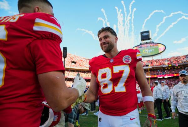 Kansas City Chiefs tight end Travis Kelce (87) celebrating with teammate George Karlaftis (56) after defeating the Denver Bro<em></em>ncos at Arrowhead Stadium, Missouri