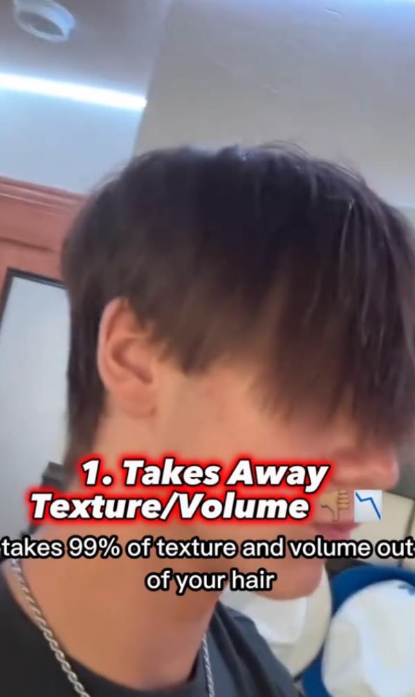 The #nopoo and #noshampoo movement appears to be gaining steam among teen boys and young men. But experts say that flaking on shampoo could stunt hair growth and worsen scalp issues.